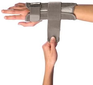 Mueller Carpal Tunnel Wrist Stabilizer Small/Medium