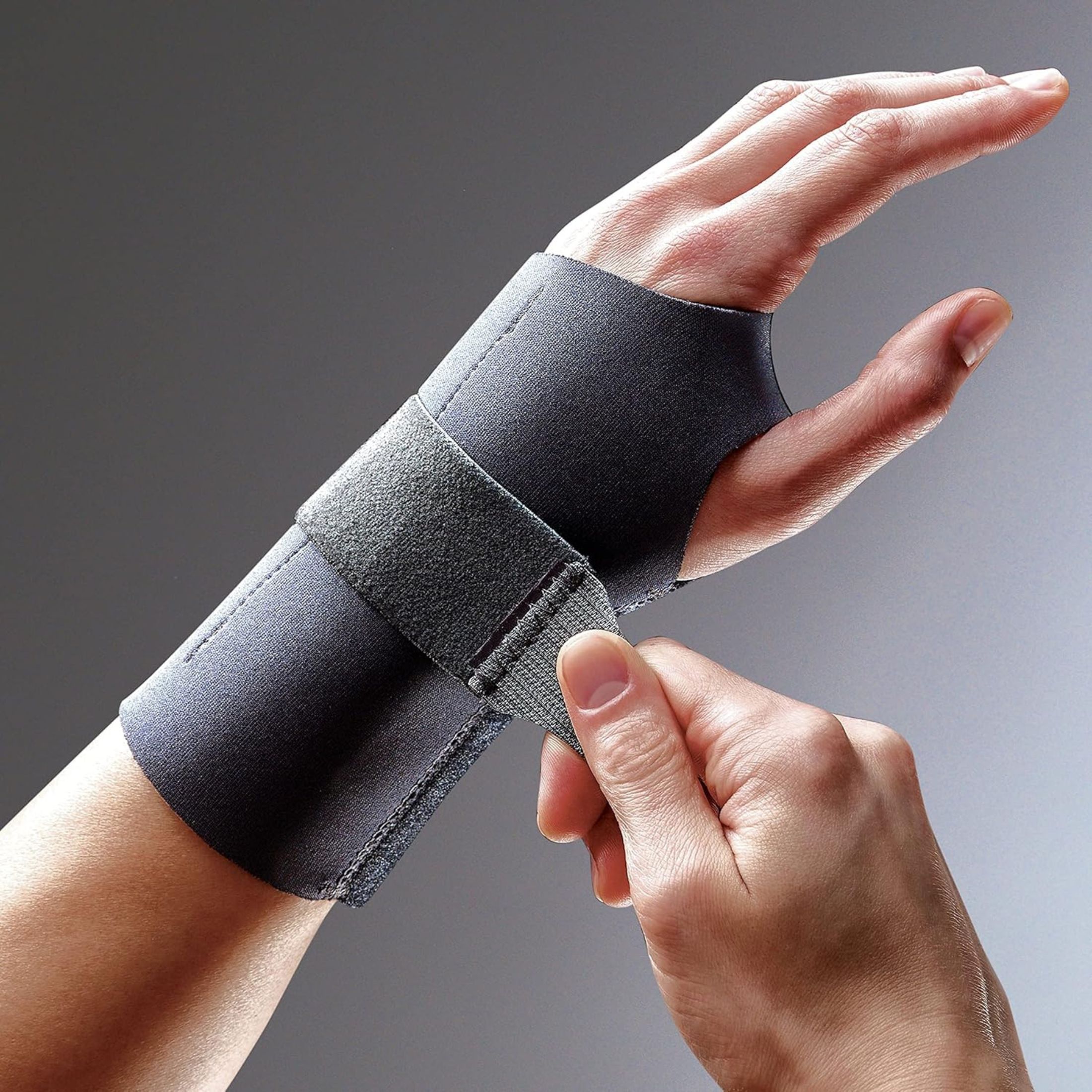 Futuro Energizing Left Hand Wrist Support, Large/X Large