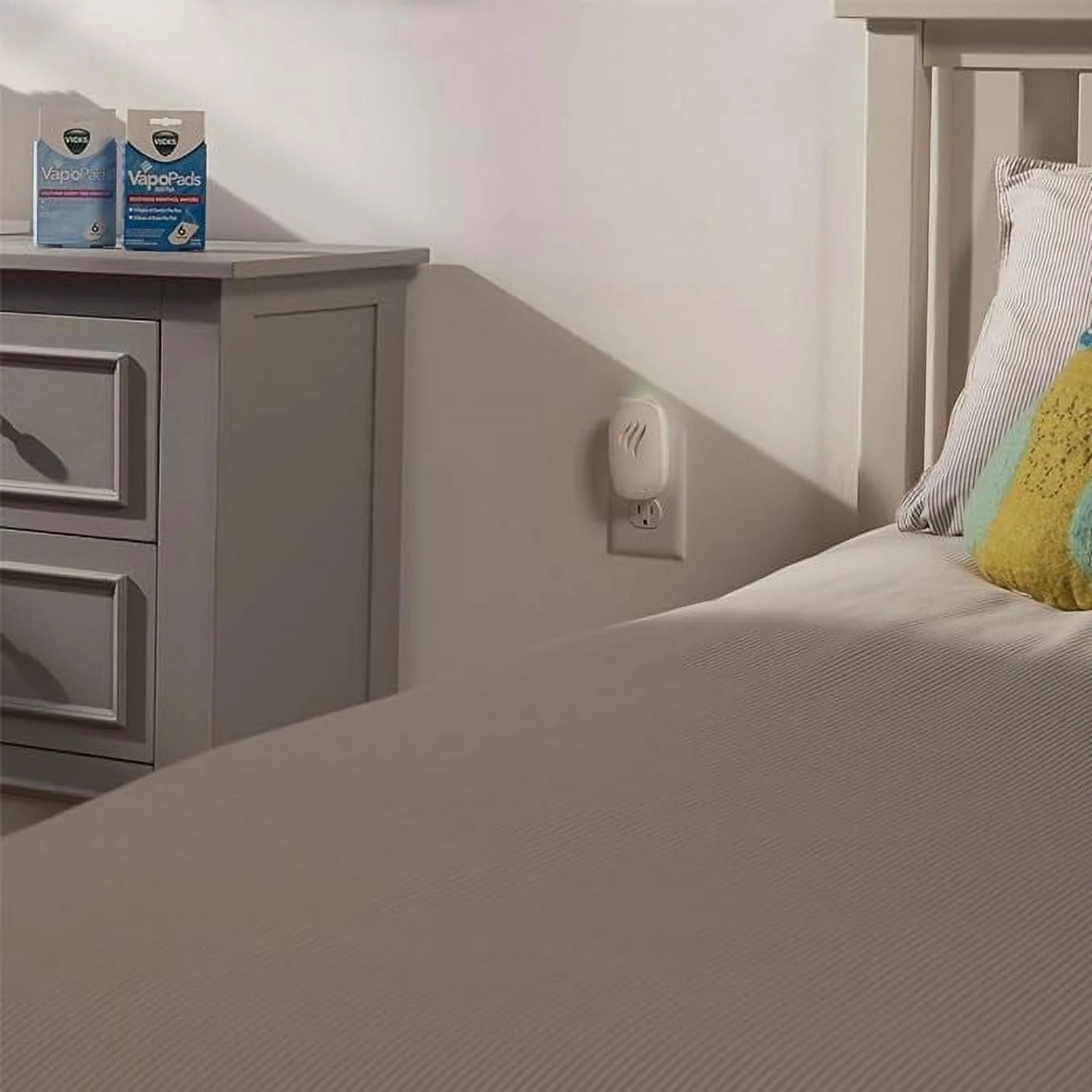 Vicks Advanced Soothing Vapors Mini Waterless Vaporizer With Nightlight