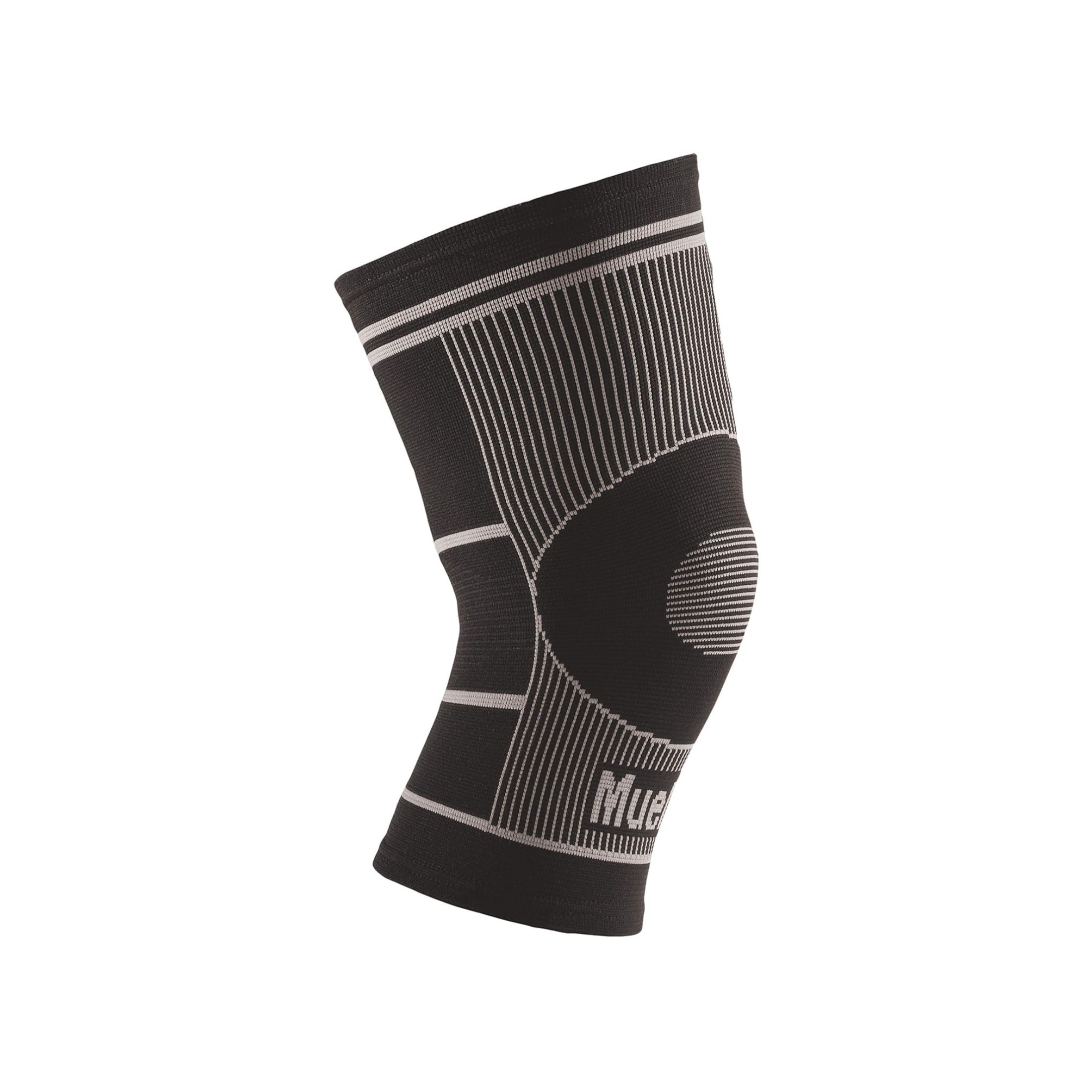 Mueller 4-Way Stretch Knee Support S/M – Small/Medium 1